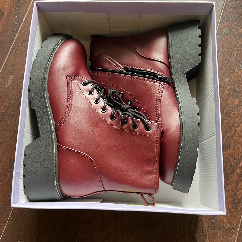 Madden Girl carra combat boot